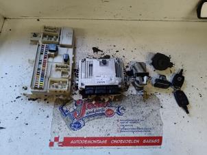 Gebruikte Slotenset Cilinder (compleet) Volvo C30 (EK/MK) 1.6 D 16V Prijs op aanvraag aangeboden door Autodemontage Joko B.V.