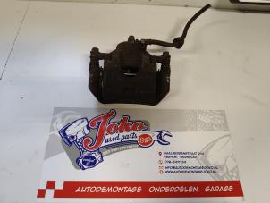 Gebruikte Remklauw (Tang) links-voor Chevrolet Spark (M300) 1.0 16V Prijs op aanvraag aangeboden door Autodemontage Joko B.V.