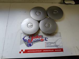 Gebruikte Wieldop set Chevrolet Spark (M300) 1.0 16V Prijs op aanvraag aangeboden door Autodemontage Joko B.V.