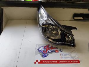 Gebruikte Koplamp rechts Opel Karl 1.0 12V Prijs op aanvraag aangeboden door Autodemontage Joko B.V.