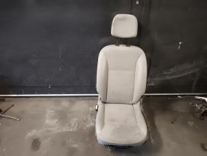 Gebruikte Voorstoel links Renault Kangoo Express (FW) 1.5 dCi 75 Prijs op aanvraag aangeboden door Autodemontage Joko B.V.