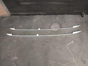 Gebruikte Dakrail set Volkswagen Touran (1T1/T2) 1.4 16V TSI 140 Prijs op aanvraag aangeboden door Autodemontage Joko B.V.