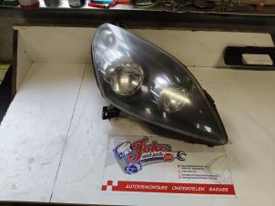 Gebruikte Koplamp rechts Opel Zafira (M75) 1.9 CDTI Prijs op aanvraag aangeboden door Autodemontage Joko B.V.