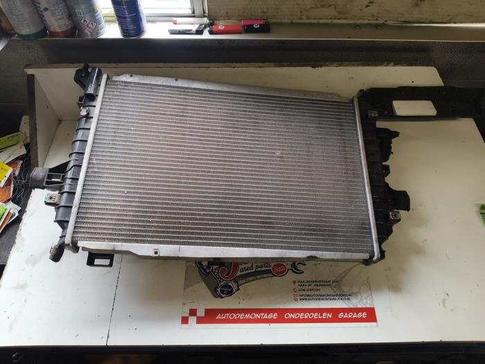 Gebruikte Radiateur Opel Zafira (M75) 1.9 CDTI Prijs op aanvraag aangeboden door Autodemontage Joko B.V.