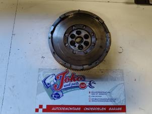 Gebruikte Vliegwiel dubbele massa Opel Insignia Sports Tourer 2.0 CDTI 16V 160 Ecotec Prijs op aanvraag aangeboden door Autodemontage Joko B.V.