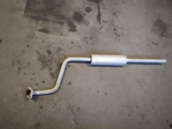 Gebruikte Uitlaat Middendemper Toyota Yaris (P1) 1.3 16V VVT-i Prijs op aanvraag aangeboden door Autodemontage Joko B.V.