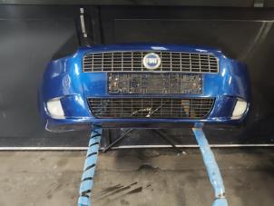 Gebruikte Voorbumper Fiat Grande Punto (199) 1.4 Prijs op aanvraag aangeboden door Autodemontage Joko B.V.