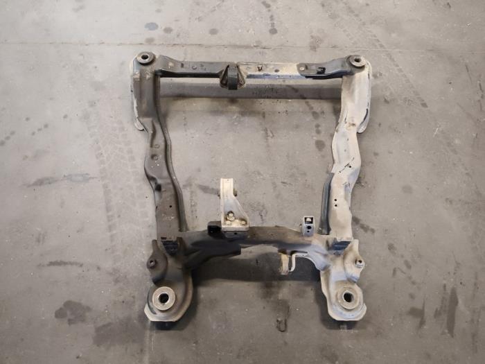 Gebruikte Subframe Hyundai Santa Fe I 2.0 16V 4x2 Prijs op aanvraag aangeboden door Autodemontage Joko B.V.