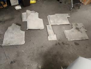 Vloermatenset compatibel voor Mercedes Sprinter, type W906 (bouwjaar 2006-2013), Hit anthrazit | 1-delig | Rand beige