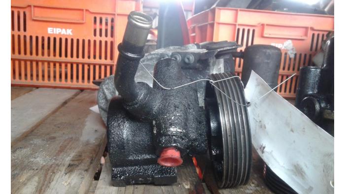 Gebruikte Servopomp Peugeot Boxer (230P) 2.5TD di 12V Prijs op aanvraag aangeboden door Autodemontage Joko B.V.