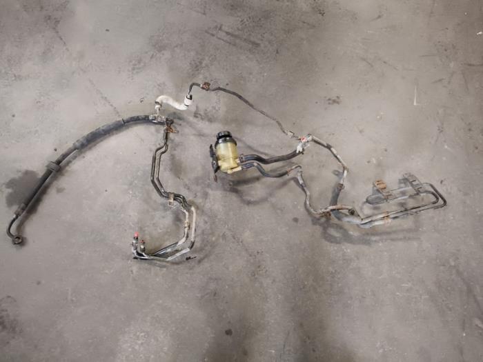 Gebruikte Servoleiding Hyundai Tucson (JM) 2.0 16V CVVT 4x2 Prijs op aanvraag aangeboden door Autodemontage Joko B.V.