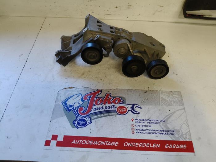 Gebruikte Dynamosteun onder Mercedes B (W245) 1.5 B-150 16V Prijs op aanvraag aangeboden door Autodemontage Joko B.V.