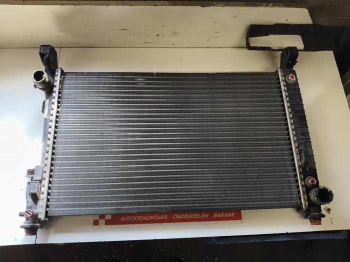 Gebruikte Radiateur Mercedes B (W245) 1.5 B-150 16V Prijs op aanvraag aangeboden door Autodemontage Joko B.V.