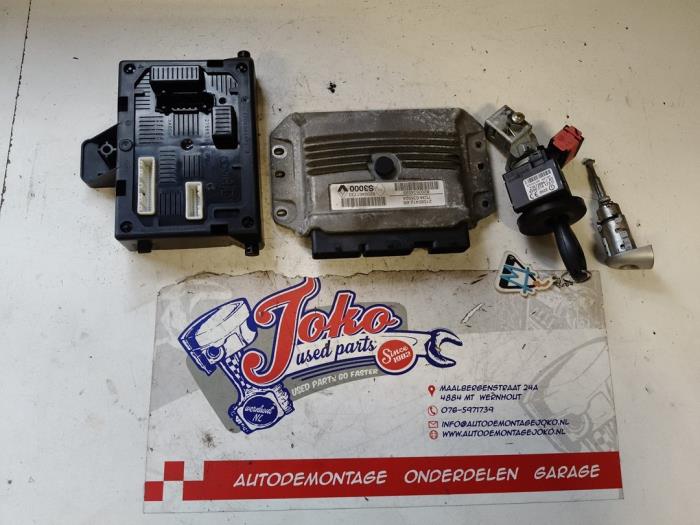 Gebruikte Computer Body Control Renault Clio III (BR/CR) 1.4 16V Prijs op aanvraag aangeboden door Autodemontage Joko B.V.