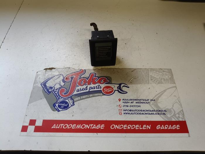 Gebruikte Display Interieur Opel Calibra 2.0i 16V Prijs op aanvraag aangeboden door Autodemontage Joko B.V.