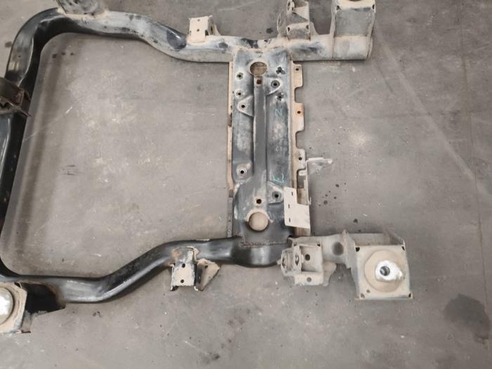 Subframe van een Volkswagen Transporter T5 2.0 TDI DRF 2012