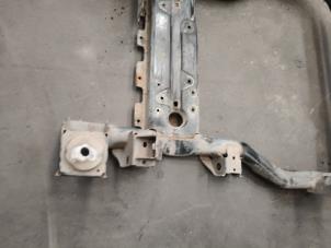 Subframe van een Volkswagen Transporter T5 2.0 TDI DRF 2012
