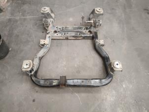 Subframe van een Volkswagen Transporter T5 2.0 TDI DRF 2012