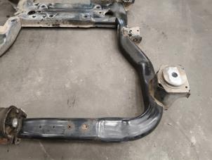 Subframe van een Volkswagen Transporter T5 2.0 TDI DRF 2012