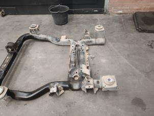 Subframe van een Volkswagen Transporter T5 2.0 TDI DRF 2012