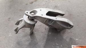 Gebruikte Motorsteun Volkswagen Transporter/Caravelle T5 2.0 TDI DRF Prijs op aanvraag aangeboden door Autodemontage Joko B.V.