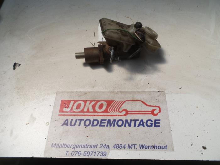 Gebruikte Hoofdremcilinder Peugeot 306 (7A/C/S) 1.4 XN,XR,XA,XRA Prijs op aanvraag aangeboden door Autodemontage Joko B.V.