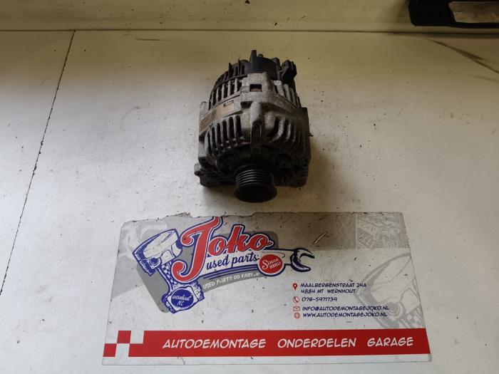 Gebruikte Dynamo Volkswagen Golf III Cabrio Restyling (1E7) 2.0 Prijs op aanvraag aangeboden door Autodemontage Joko B.V.