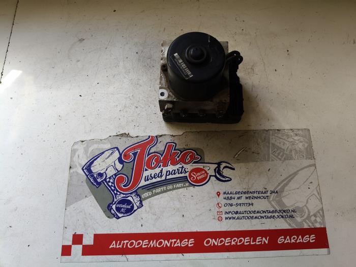Gebruikte ABS Pomp Volkswagen Golf III Cabrio Restyling (1E7) 2.0 Prijs op aanvraag aangeboden door Autodemontage Joko B.V.
