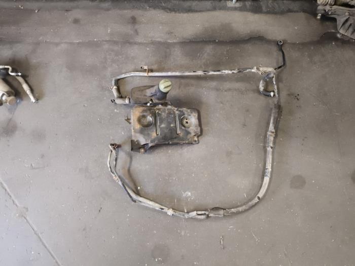 Gebruikte Servoleiding Volkswagen Golf III Cabrio Restyling (1E7) 2.0 Prijs op aanvraag aangeboden door Autodemontage Joko B.V.