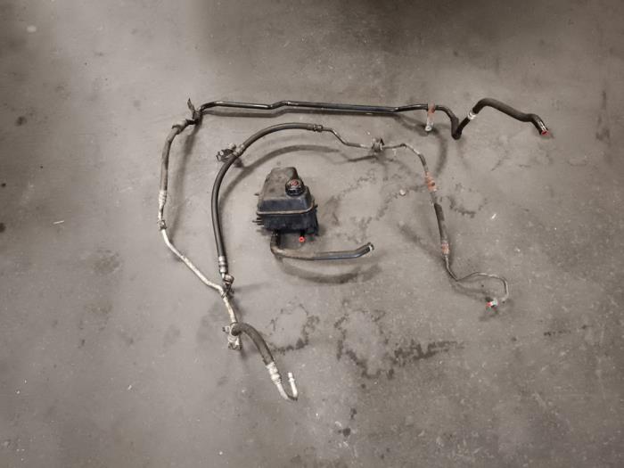 Gebruikte Servoleiding Peugeot 407 SW (6E) 1.6 HDiF 16V Prijs op aanvraag aangeboden door Autodemontage Joko B.V.