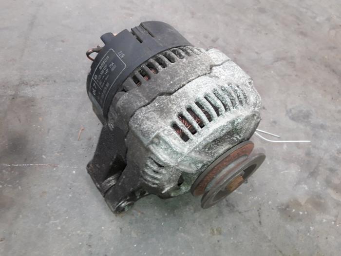 Gebruikte Alternator Peugeot 106 II 1.0 Prijs op aanvraag aangeboden door Autodemontage Joko B.V.