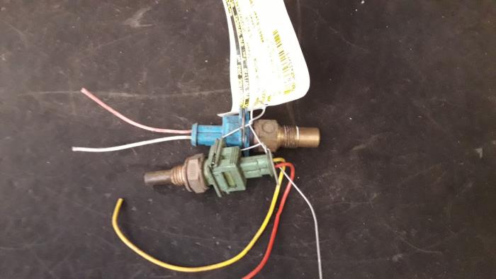 Gebruikte Temperatuursensor Motor Peugeot 206 (2A/C/H/J/S) 1.4 XR,XS,XT,Gentry Prijs op aanvraag aangeboden door Autodemontage Joko B.V.