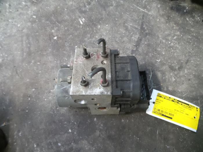Gebruikte ABS Pomp Suzuki Swift (SF310/413) 1.3 Prijs op aanvraag aangeboden door Autodemontage Joko B.V.