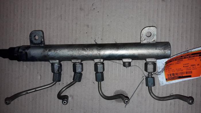Gebruikte Common rail (Injectie) Fiat Stilo MW (192C) 1.9 JTD 115 Prijs op aanvraag aangeboden door Autodemontage Joko B.V.