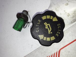 Gebruikte Oliedop Ford Mondeo III Wagon 1.8 16V Prijs op aanvraag aangeboden door Autodemontage Joko B.V.