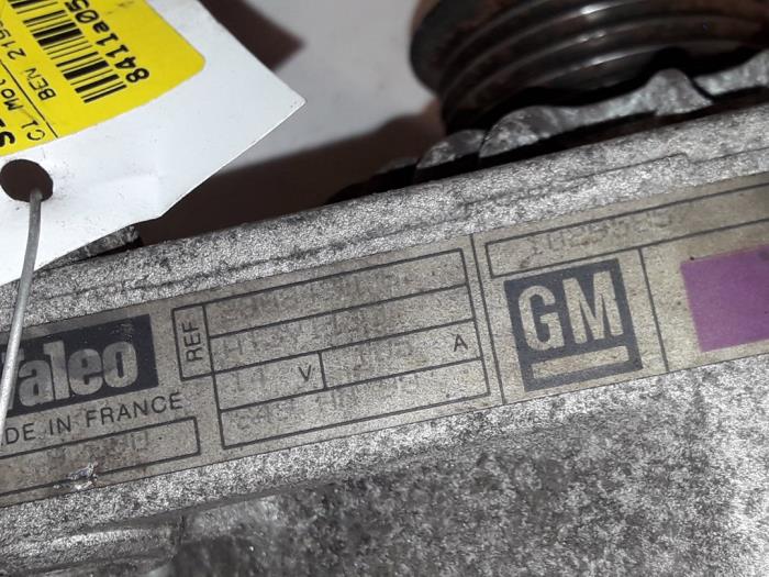 Dynamo van een Opel Sintra 2.2i GLS,CD 16V 1999