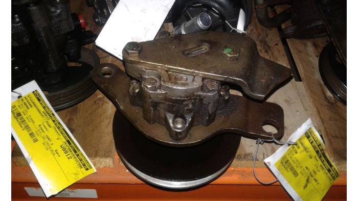 Gebruikte Pomp Servo Nissan Cabstar (F22) 3.0 TDI E-100 Prijs op aanvraag aangeboden door Autodemontage Joko B.V.