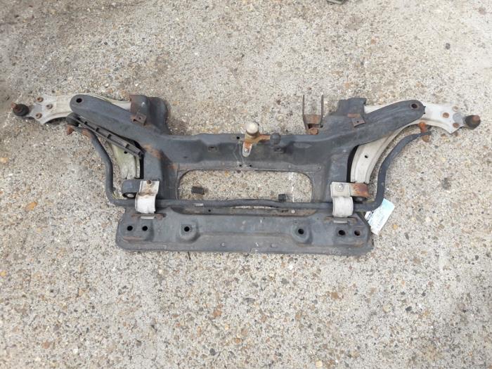 Gebruikte Subframe Peugeot 306 Break (7E) 1.6i XR,XT,ST Prijs op aanvraag aangeboden door Autodemontage Joko B.V.