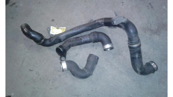 Gebruikte Intercooler Slang Volkswagen Caddy III (2KA,2KH,2CA,2CH) 1.9 TDI Prijs op aanvraag aangeboden door Autodemontage Joko B.V.