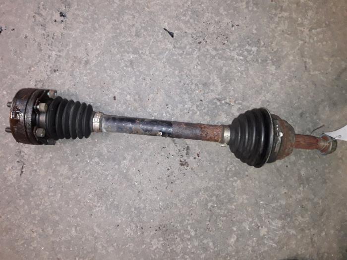 Gebruikte Aandrijfas links-voor Volkswagen Lupo (6X1) 1.0 MPi 50 Prijs op aanvraag aangeboden door Autodemontage Joko B.V.