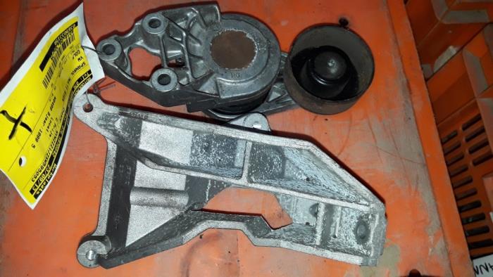 Gebruikte Spanrol Multiriem Volkswagen Golf IV (1J1) 1.9 SDI Prijs op aanvraag aangeboden door Autodemontage Joko B.V.
