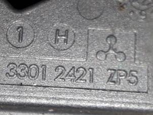 Gebruikte Gordelspanner rechts Renault Kangoo (KC) 1.5 dCi 80 Prijs op aanvraag aangeboden door Autodemontage Joko B.V.