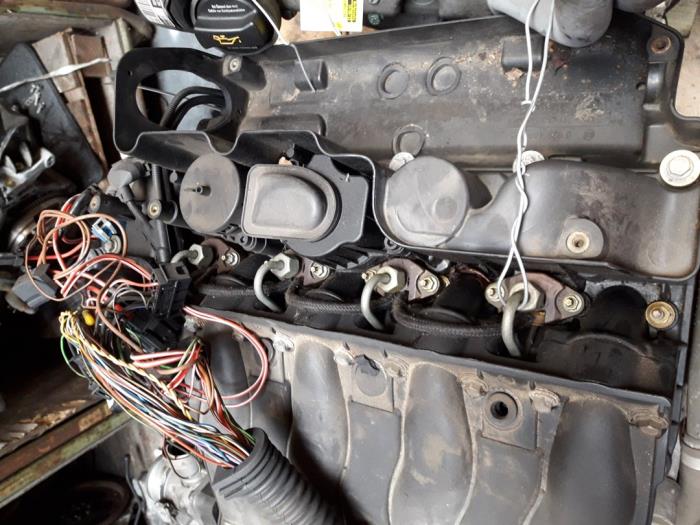Motor van een BMW 3 serie (E46/4) 320d 16V 1998