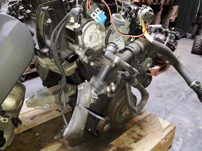 Motor van een BMW 3 serie (E46/4) 320d 16V 1998