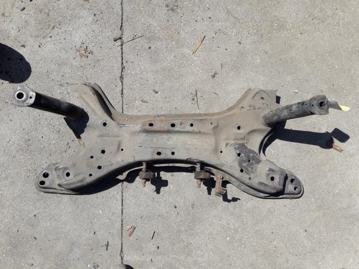 Gebruikte Subframe Toyota Yaris (P1) 1.0 16V VVT-i Prijs op aanvraag aangeboden door Autodemontage Joko B.V.