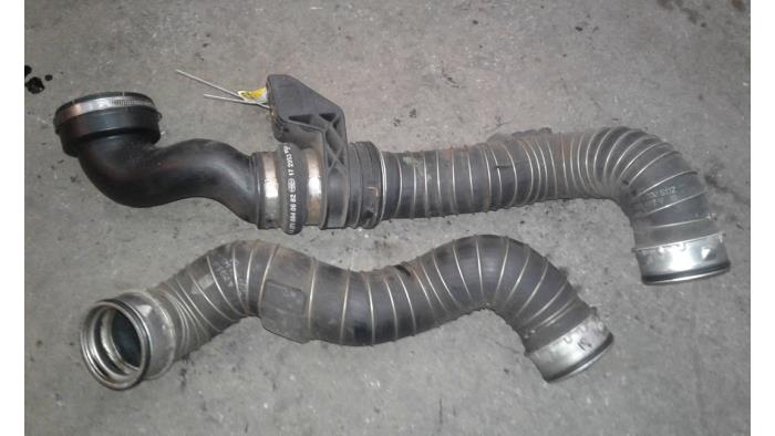 Gebruikte Intercooler Slang Mercedes C Sportcoupé (C203) 1.8 C-200K 16V Prijs op aanvraag aangeboden door Autodemontage Joko B.V.