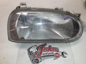 Gebruikte Koplamp rechts Volkswagen Golf Prijs op aanvraag aangeboden door Autodemontage Joko B.V.