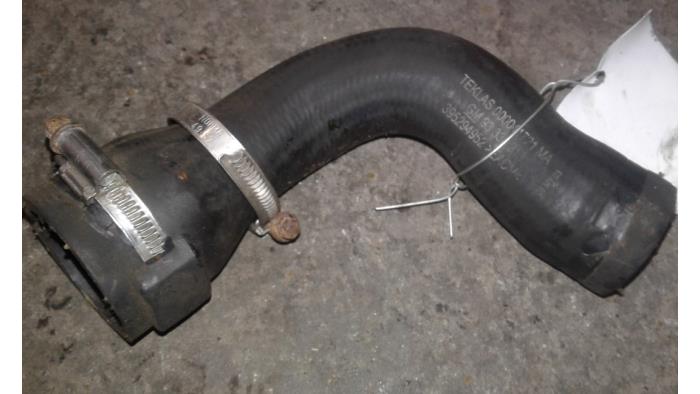 Gebruikte Intercooler Slang Opel Meriva (A) 1.7 DTI 16V Prijs op aanvraag aangeboden door Autodemontage Joko B.V.