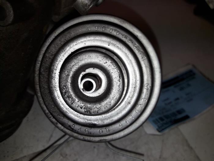 EGR Klep van een Mercedes-Benz C (W202) 2.2 C-220 D 16V 1996