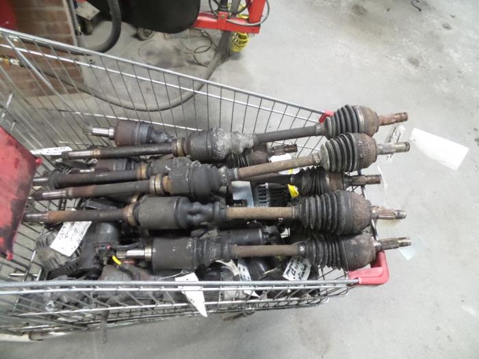 Gebruikte Aandrijfas rechts-voor Peugeot 306 (7A/C/S) 1.4 XN,XR,XA,XRA Prijs op aanvraag aangeboden door Autodemontage Joko B.V.